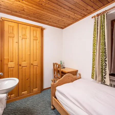 Cristallina מלון *